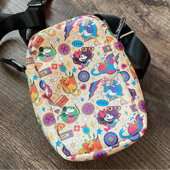 Disney Crossbody Bag - Mickey Mouse and Friends OFFICIALLY DISNEY LICENSED - Picture 3 of 7